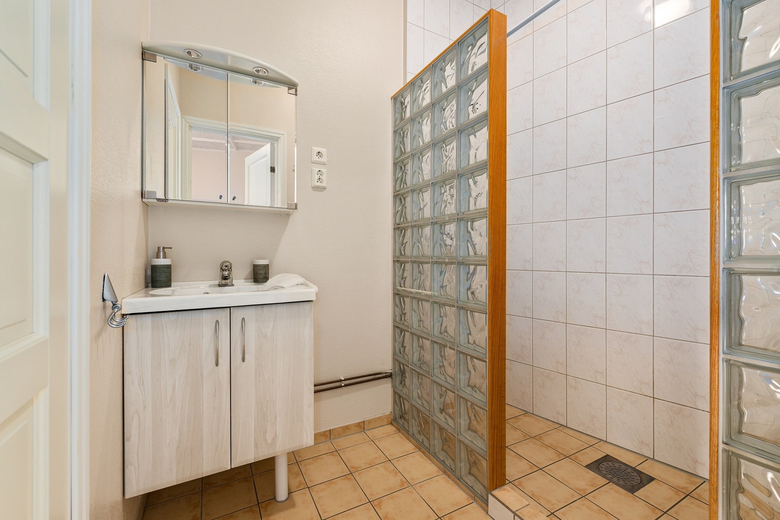 Baderom i tilknytning kjellerstue. Galleribilde