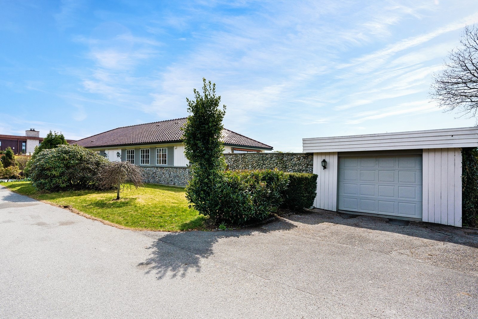 Parkering i garasje, samt på egen grunn Galleribilde