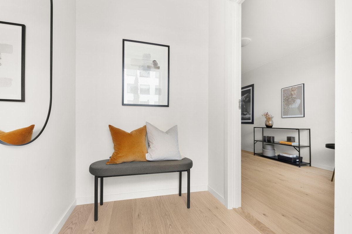 NY leilighet med lys og fin entrè som gir et godt førsteintrykk av boligen. Galleribilde