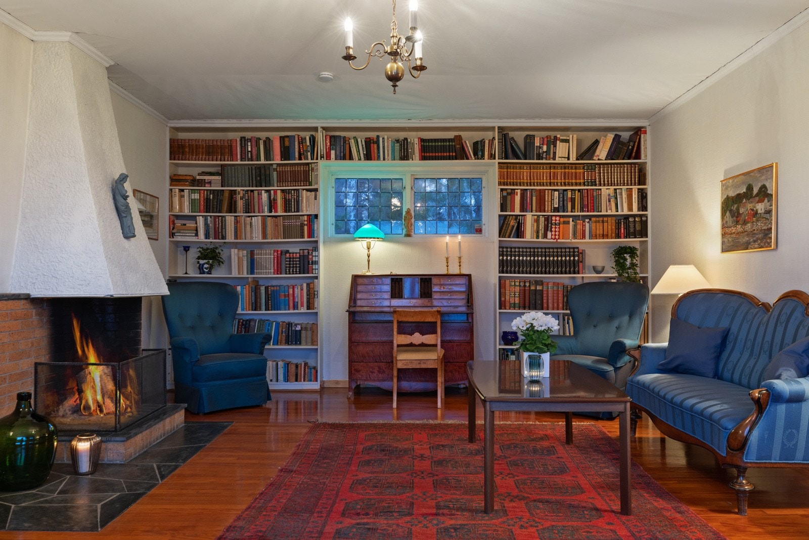 En stor, åpen peis utgjør prikken over i´en i stemningsbildet. Galleribilde