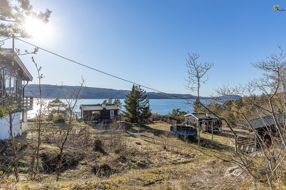 Et hyggelig tun omkranset av feriehytter Galleribilde