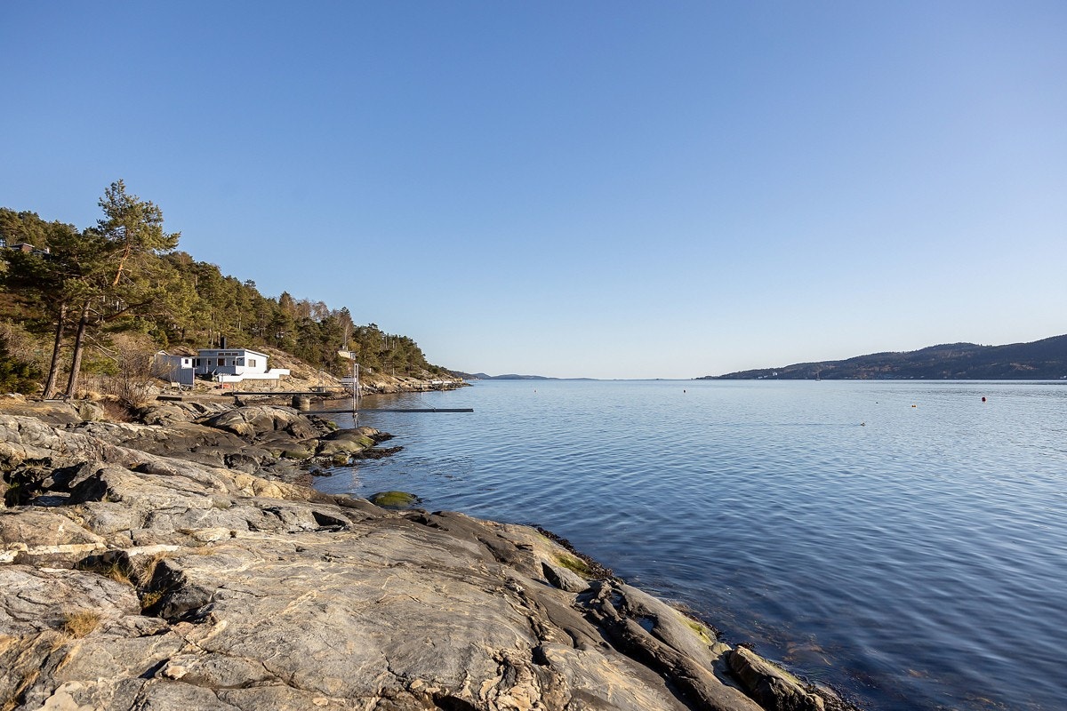 Strand og svaberg i umiddelbar nærhet Galleribilde