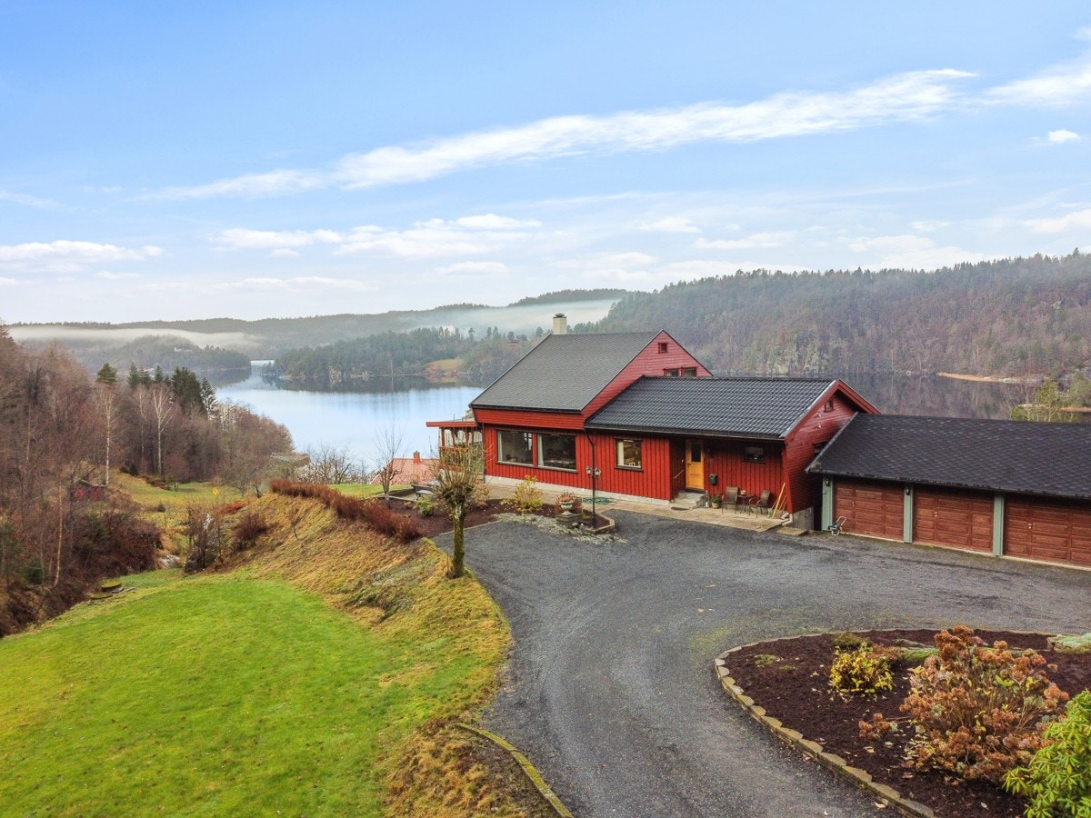 Innholdsrik enebolig med potensiale Galleribilde