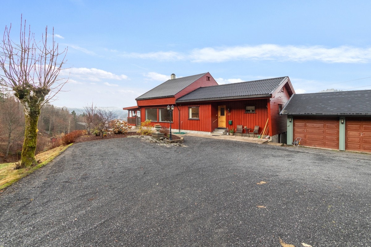 Gruset biloppstillingsplass Galleribilde