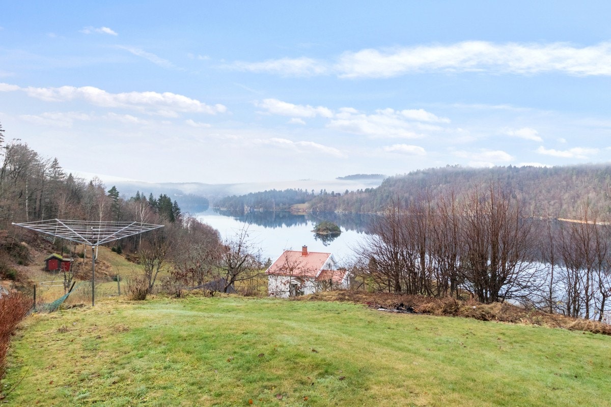 Plen i front av boligen Galleribilde