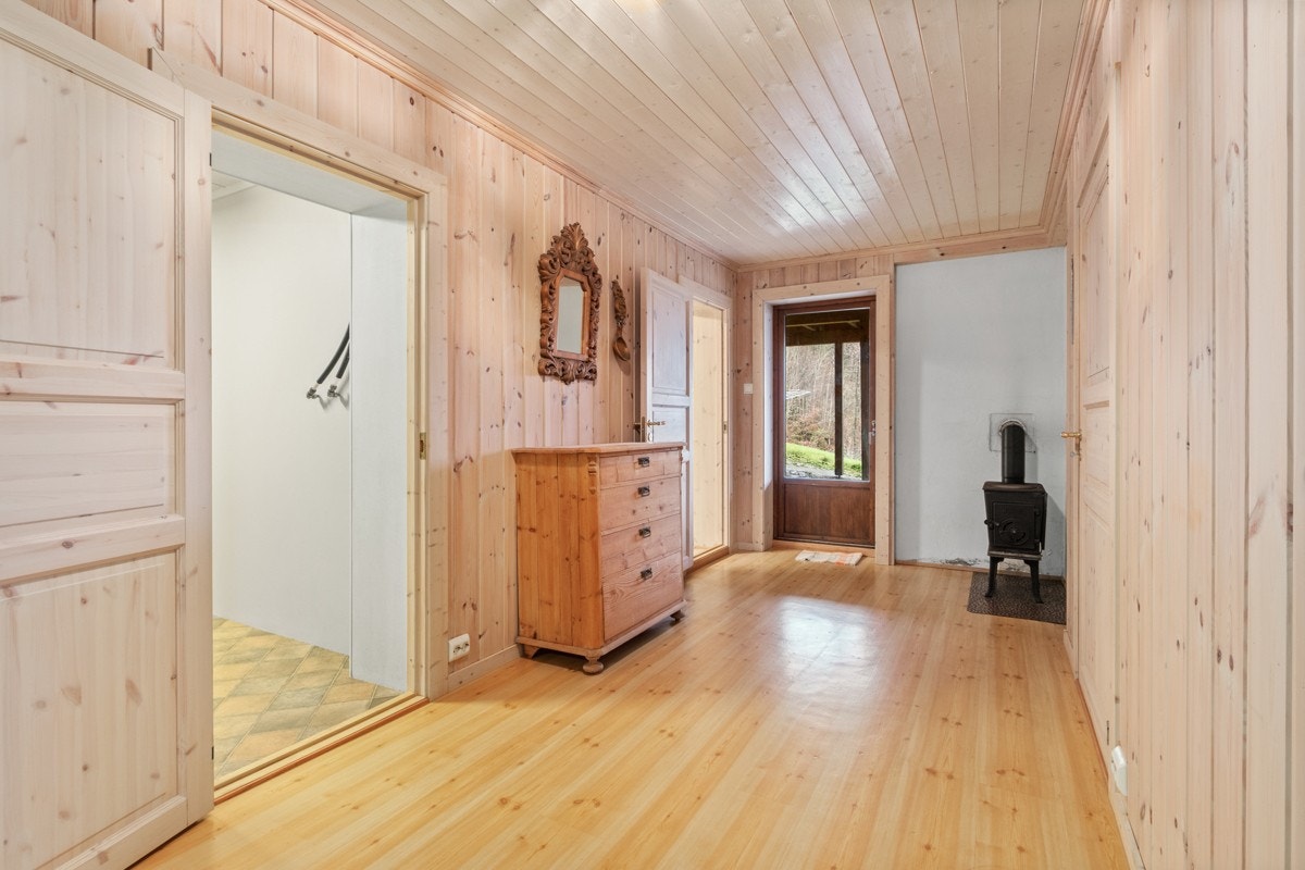 Gang u.etg. med vedovn Galleribilde