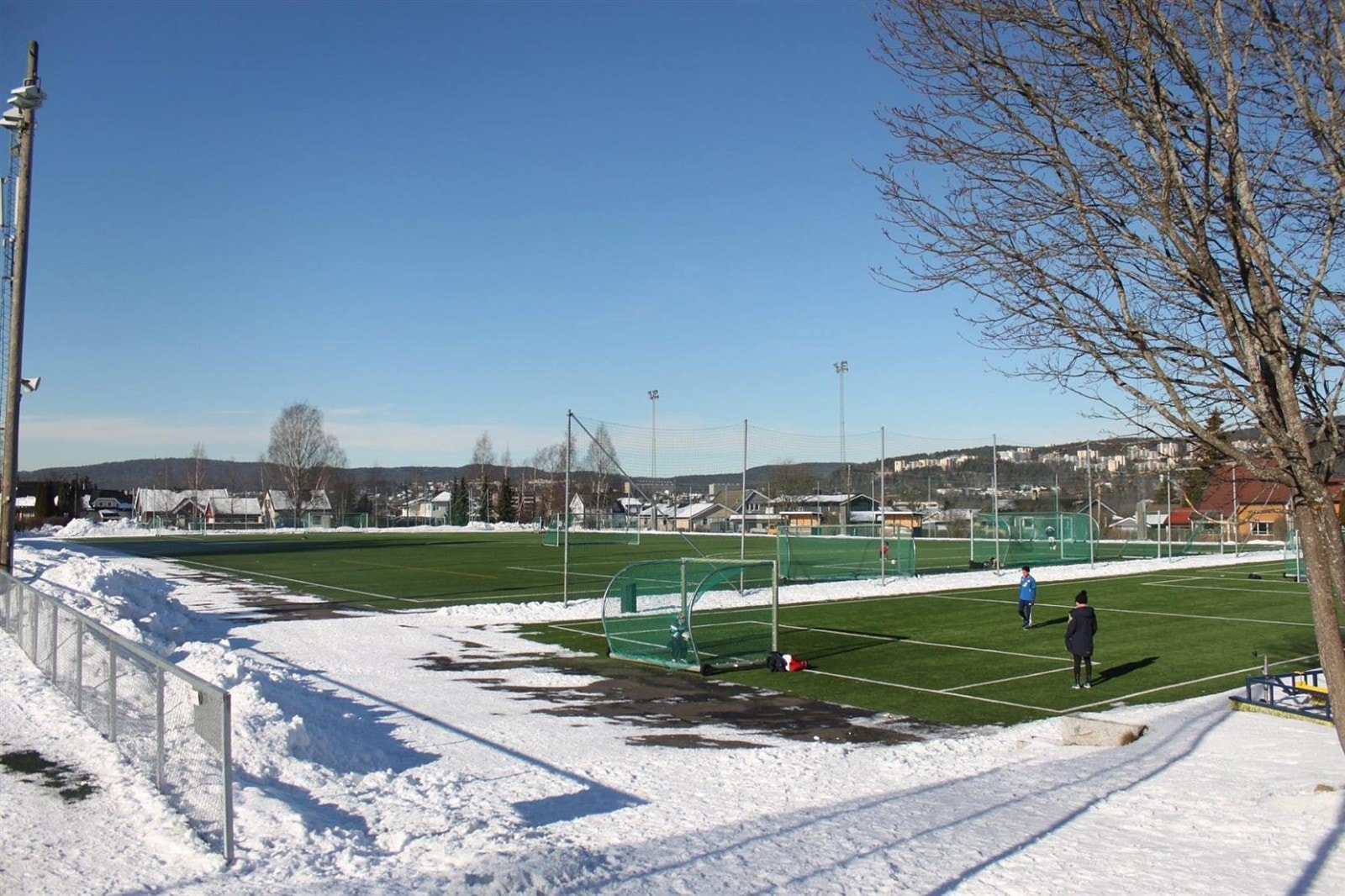 Høybråten idrettsbane ligger i umiddelbar nærhet. Galleribilde