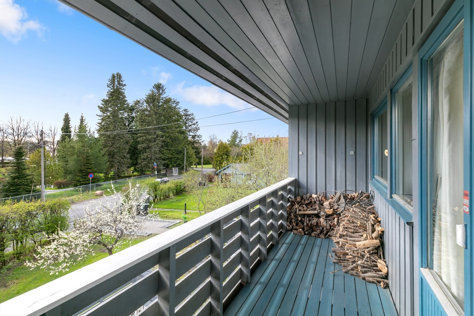 Fra hovedsoverommet har du direkte adkomst til en solrik, vestvendt balkong på ca. 8 m2. Galleribilde