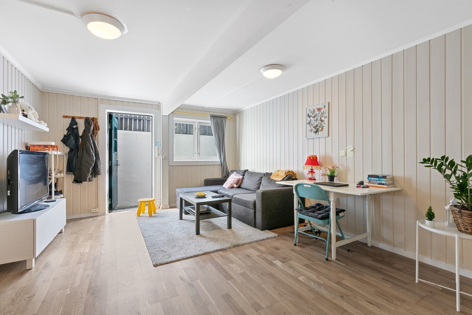 "Hybeldelen" har en lys og romslig åpen stue- og kjøkkenløsning. Galleribilde