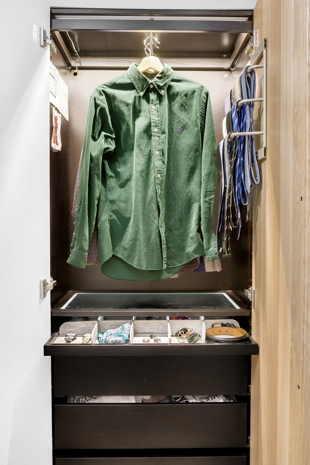 Det er gjennomgående gode skapløsninger i leiligheten. Galleribilde