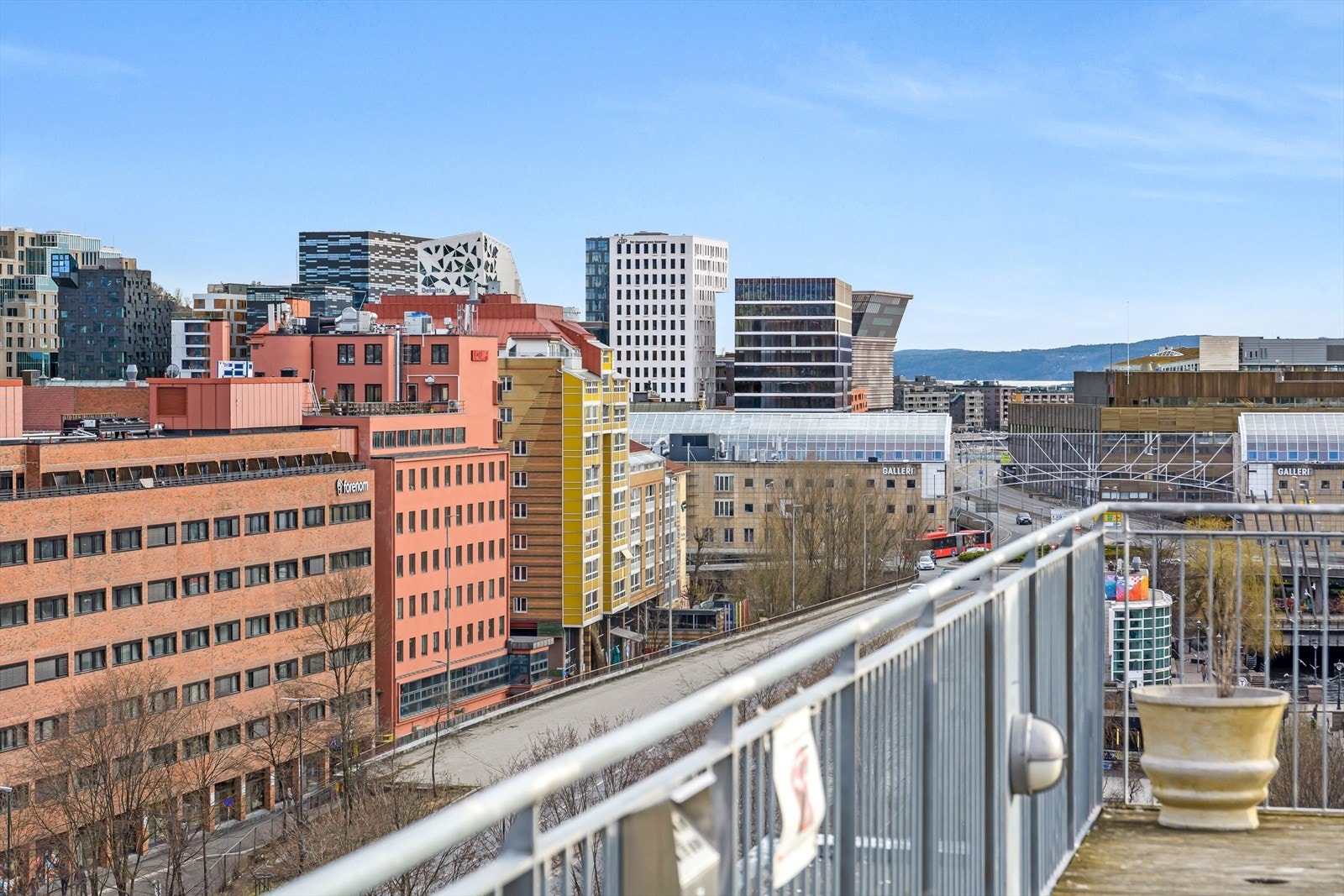 Utsikt til Barcode og Munch museet fra felles takterasse Galleribilde