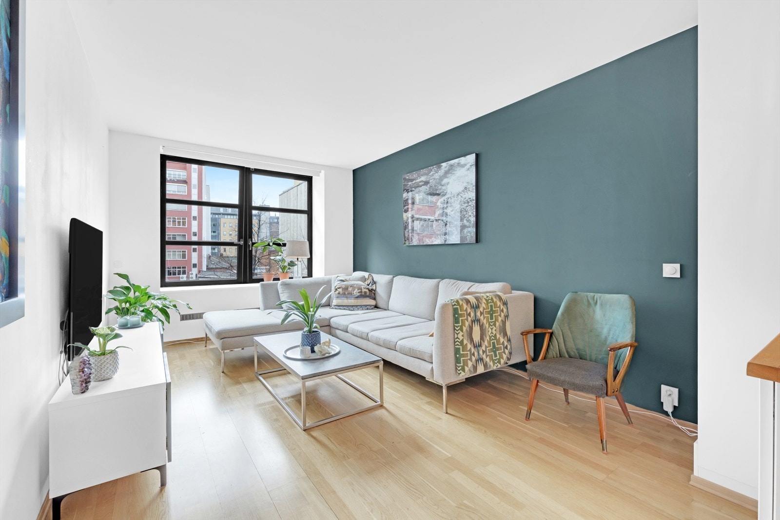 Den gode takhøyden og
det naturlige lyset gjør at leiligheten oppleves som luftig Galleribilde