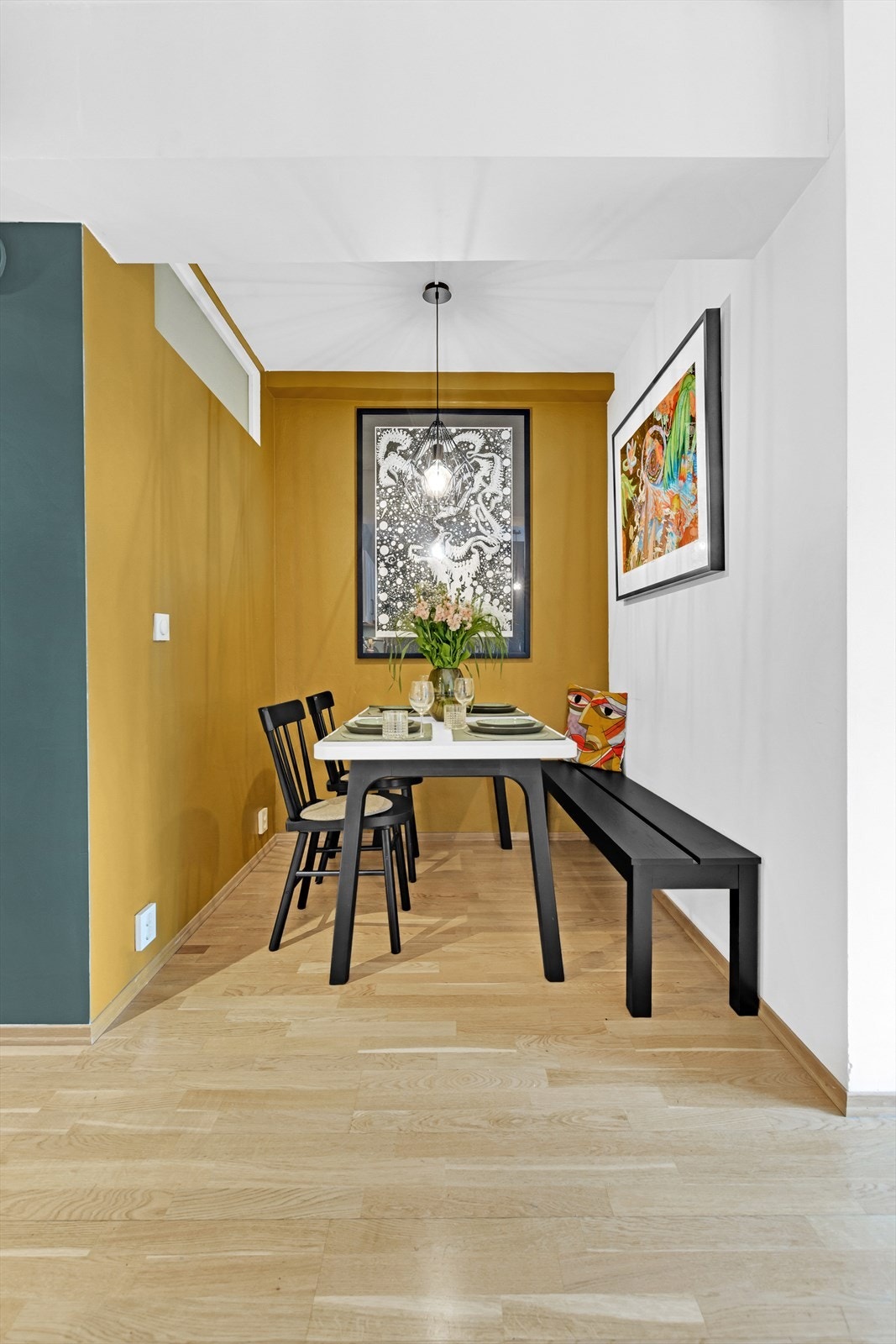 God plass til spisebord i spisestuen. Galleribilde