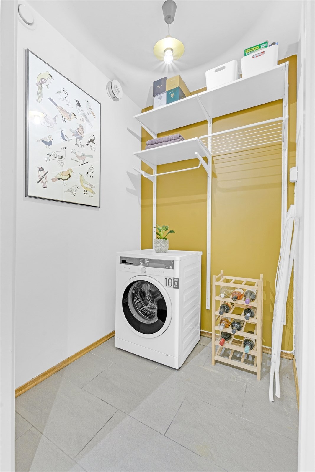 Vaskerom/bod med opplegg til vaskemaskin. Galleribilde