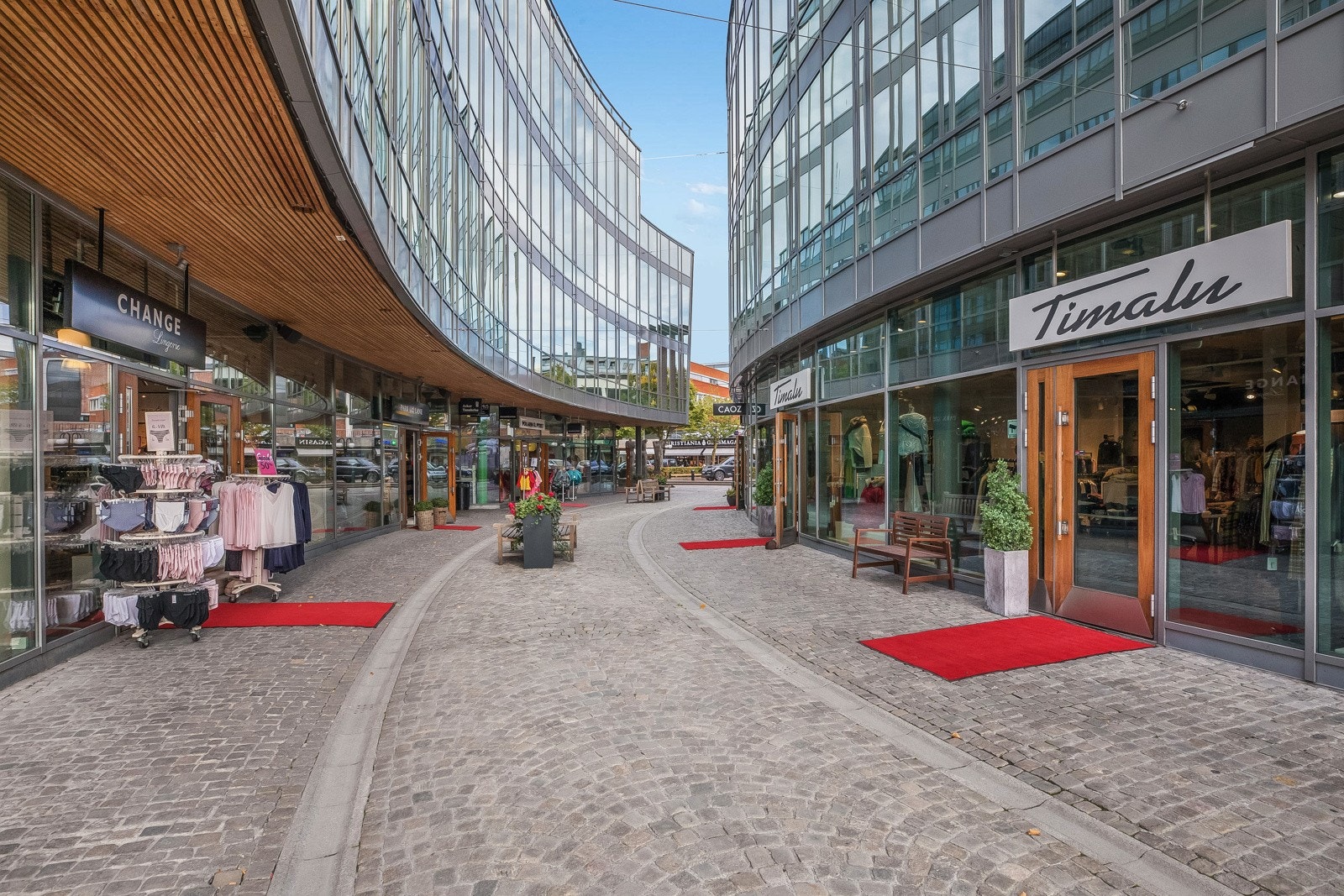 Det er kun en få minutters kjøretur til Asker sentrum med en mengde spennende butikker og restauranter. Galleribilde