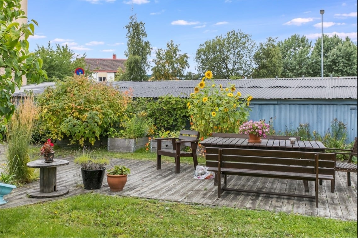 Her kan man nyte en fredelig hverdag med en stor felles hage i bakgården, miljøgaten Innherredsveien og den fantastiske Lademoparken like utenfor døren. Galleribilde