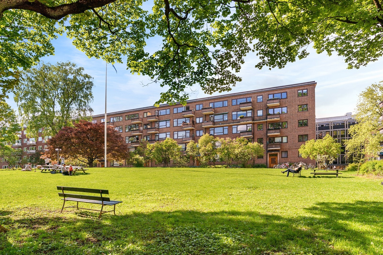 Balkeby er et svært populært sted å bo og mye av grunnen er den store parkmessige bakhagen. Galleribilde
