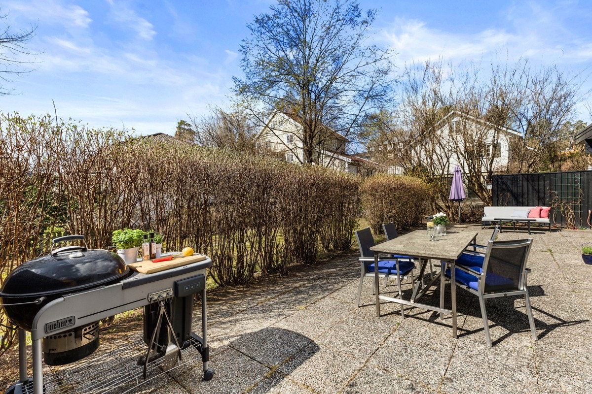Her er det plass til både sittegruppe(er), loungegruppe, grill m.m. Galleribilde