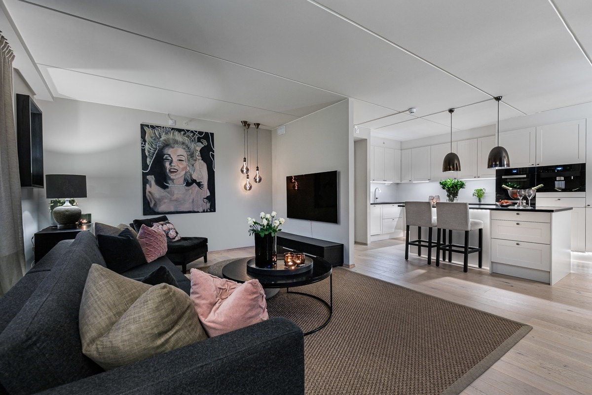 Et stort allrom og naturlig samlingspunkt for alle anledninger. Galleribilde