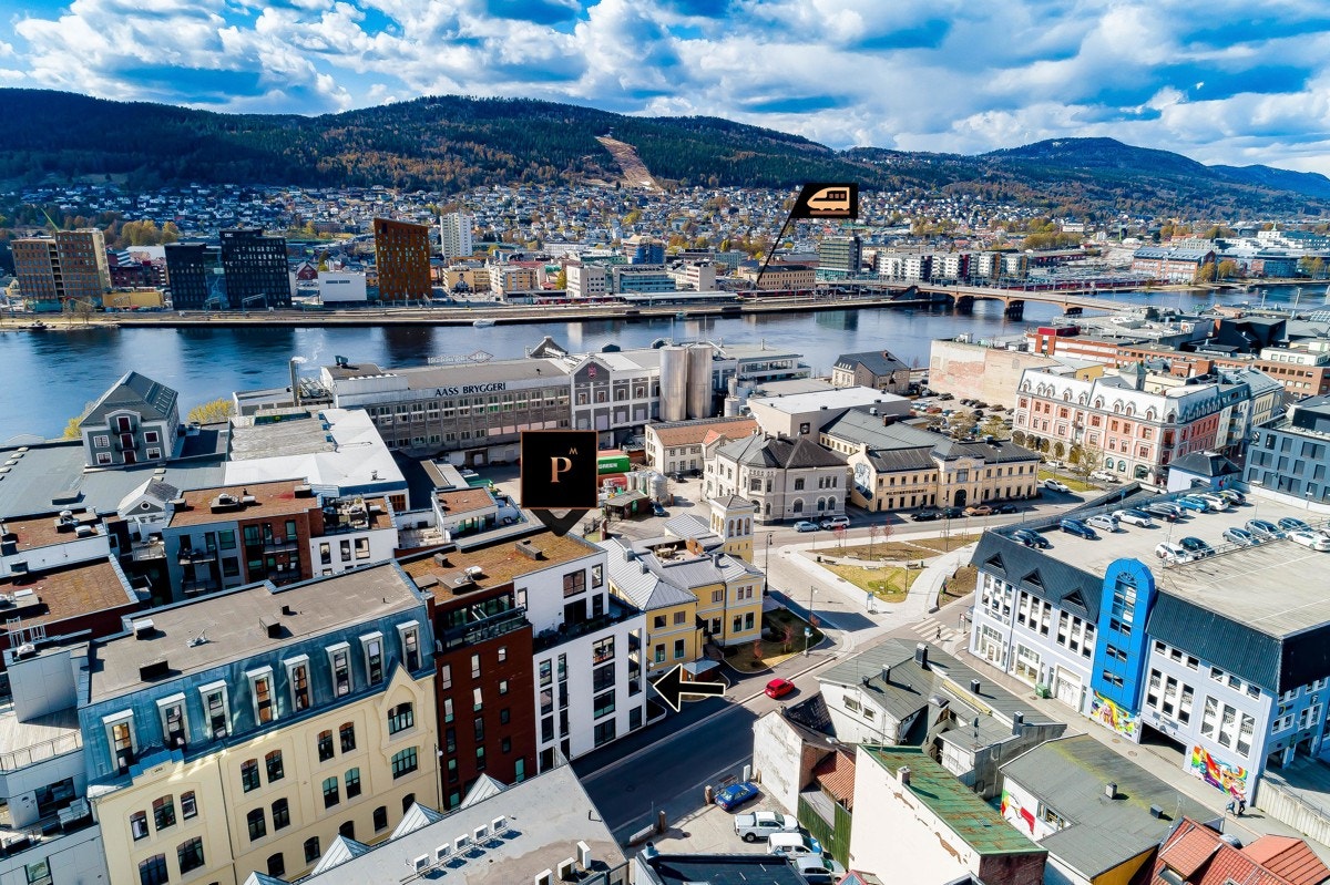 Elvepromenaden byr på deilige, grønne lunger, sandvolleyballbane, Tuftepark, flotte bade- og fiskemuligheter og koselig spisesteder med uteservering. Galleribilde