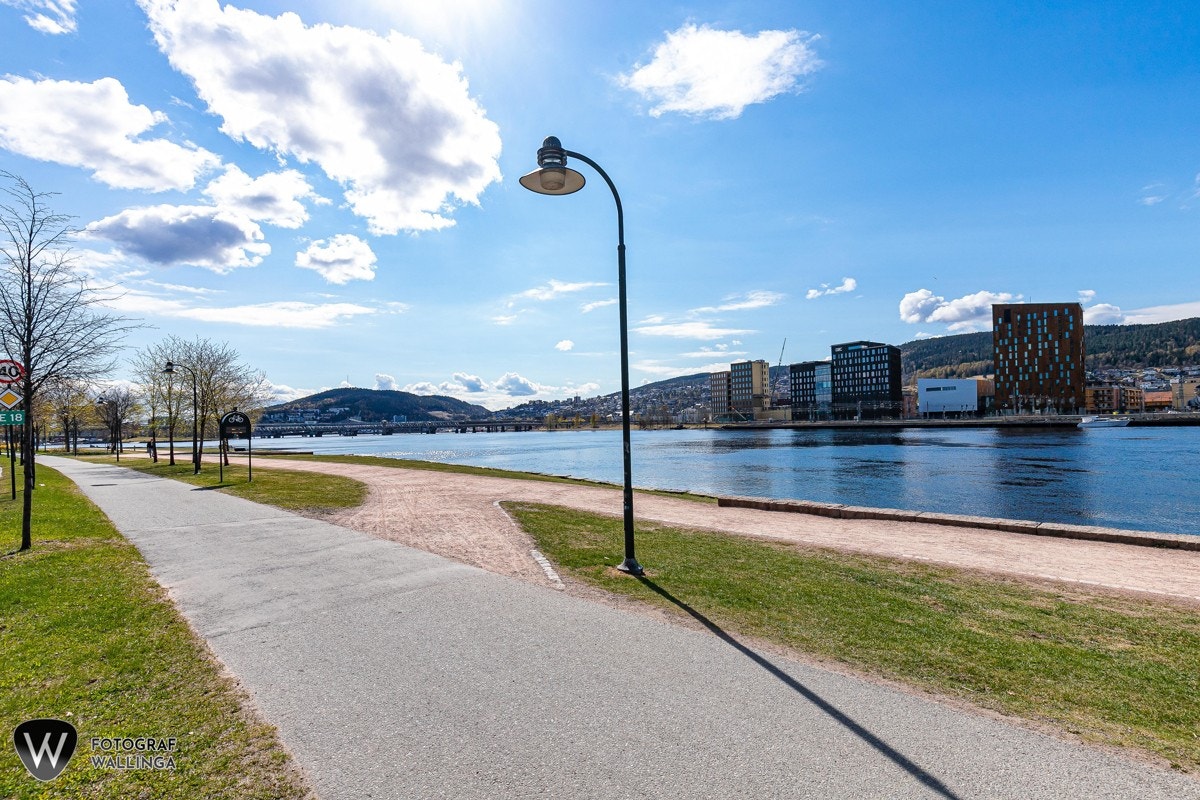 Området ligger rett ved den idylliske elvepromenaden. Galleribilde