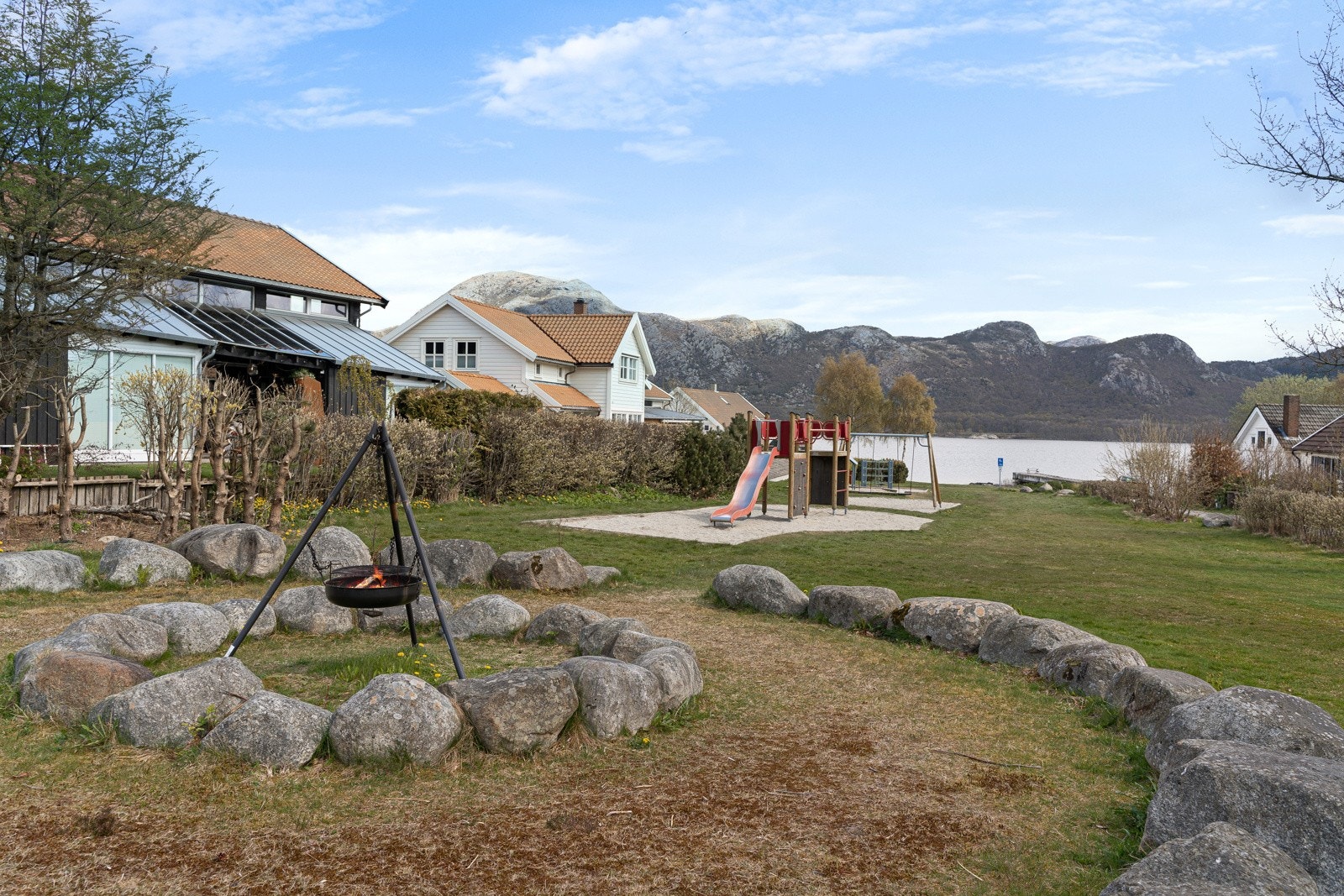 Flotte friarealer ligger som "nærmeste nabo" til eiendommen. Galleribilde