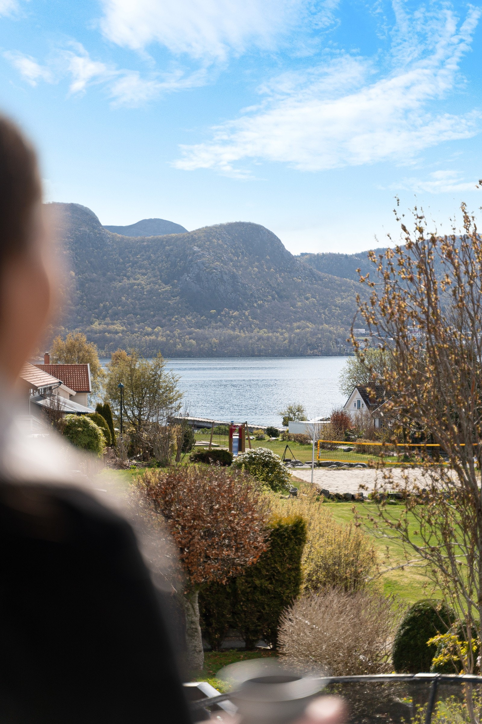 Utsikt til sjøen fra balkong i 2. etasje. Galleribilde