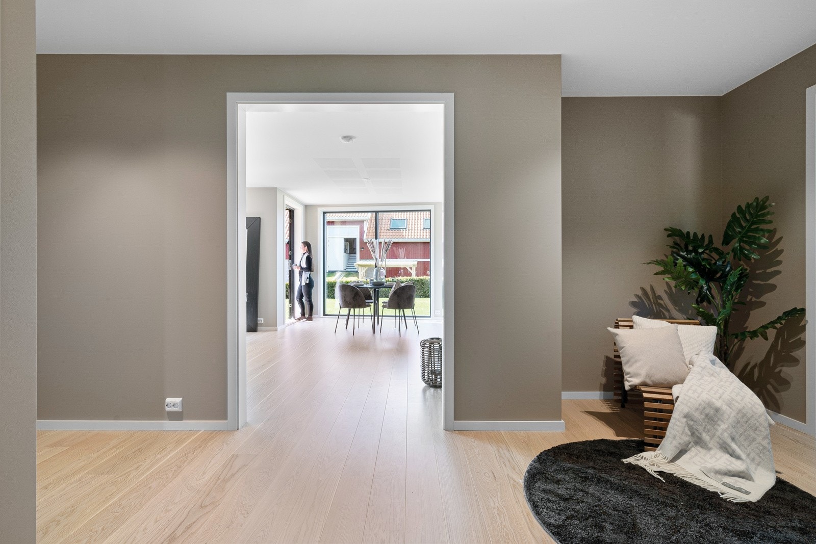 Fra entrè/gang mot stue. Galleribilde