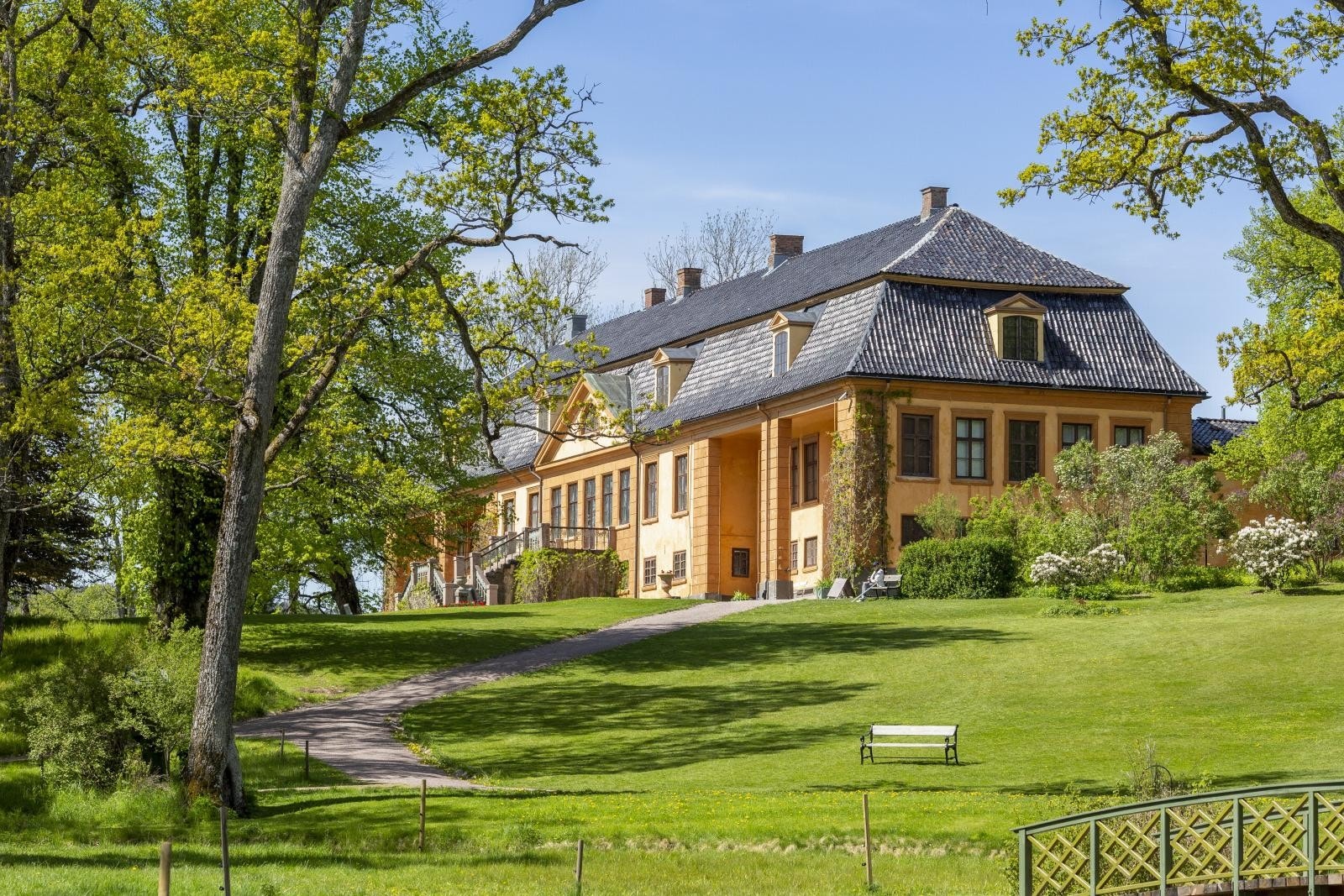 Man kan gå stort sett bilfritt fra Setra til Bogstadvannet. Avstanden er 2100 meter og tar 15-20 minutter.Ved Bogstadvannet finner man også Bogstad gård med cafe og mulighet for å besøke dyrene. Galleribilde