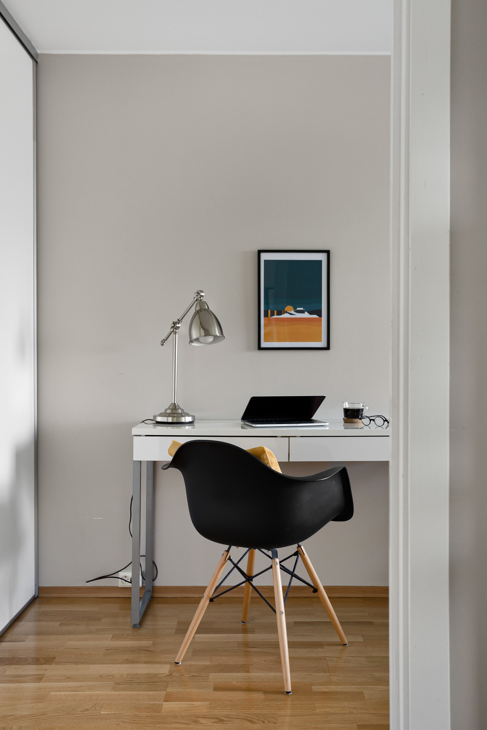 En fin arbeidsplass for hjemmekontoret. Galleribilde