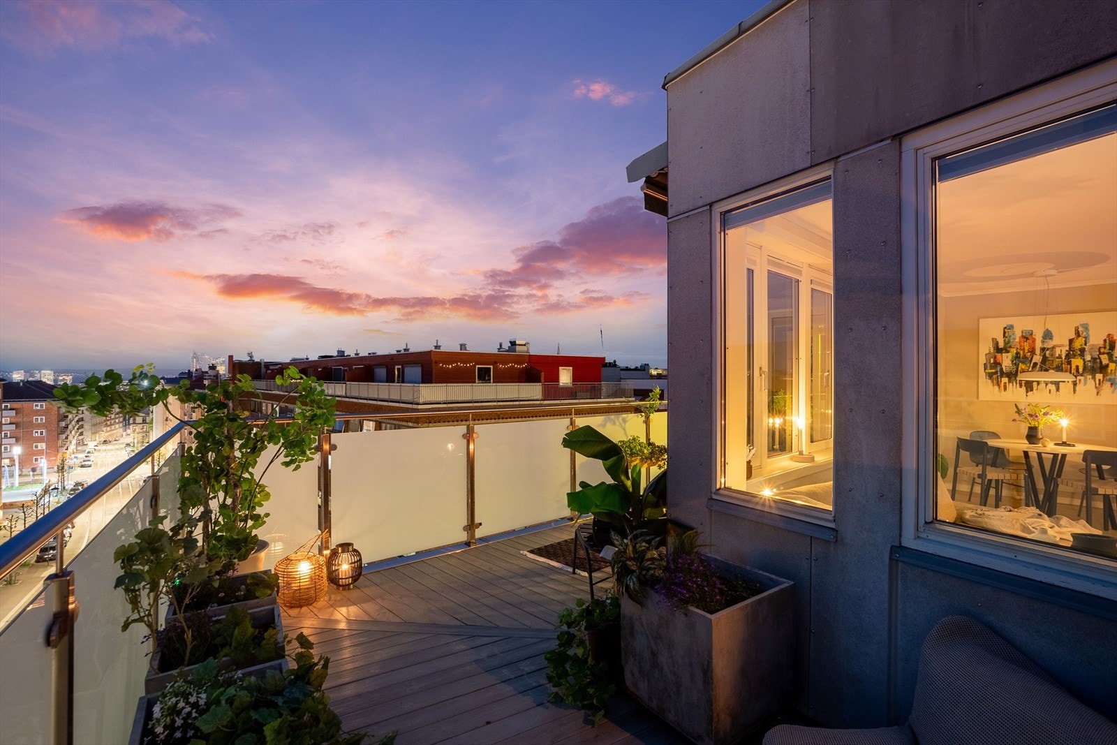 Flott privat takterrasse på hele 32 m², her er det god plass til utemøbler. Galleribilde