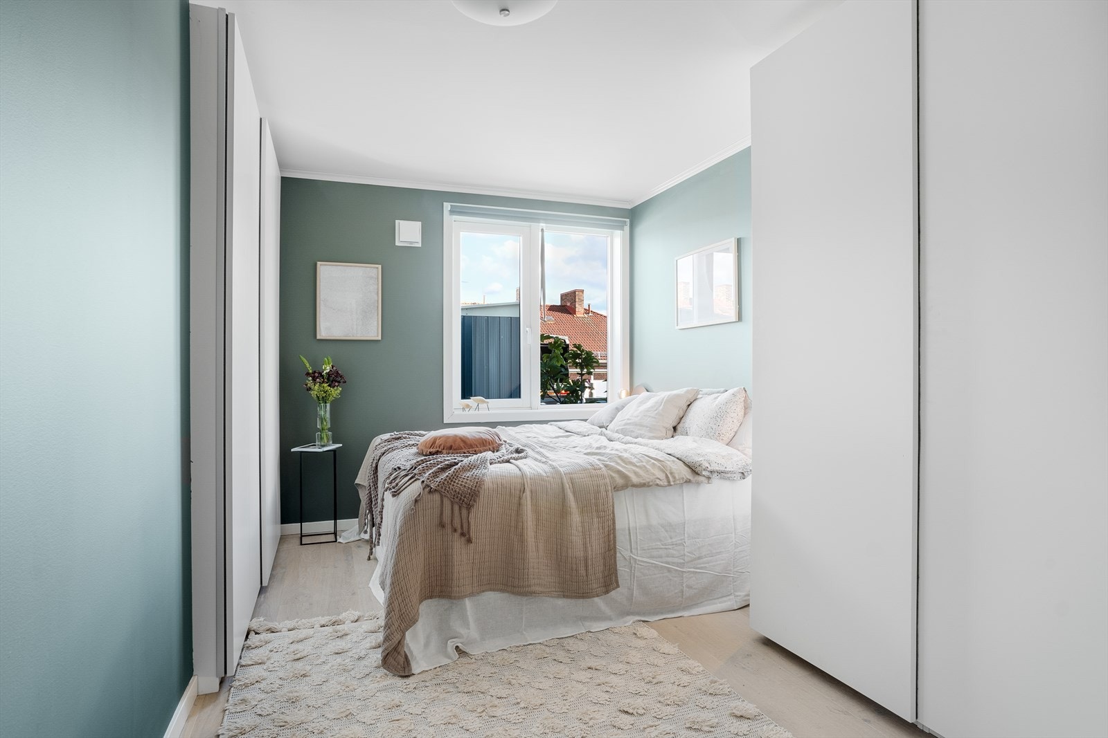 Hovedsoverommet er romslig og har god plass til dobbeltseng. Galleribilde