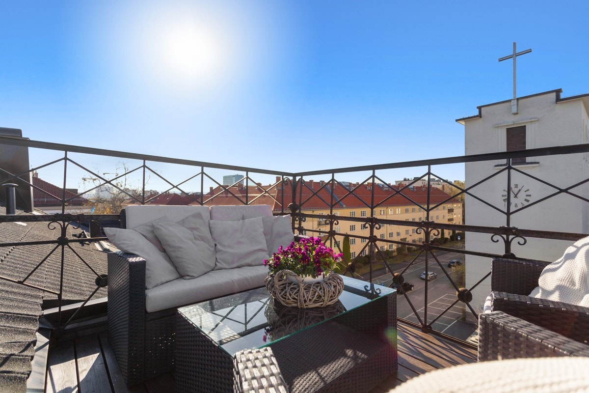 Virkelig en av få. Fantastisk takterrasse (15m2), og unik kvalitet på 2-roms leilighet i hjertet av Oslo. Galleribilde
