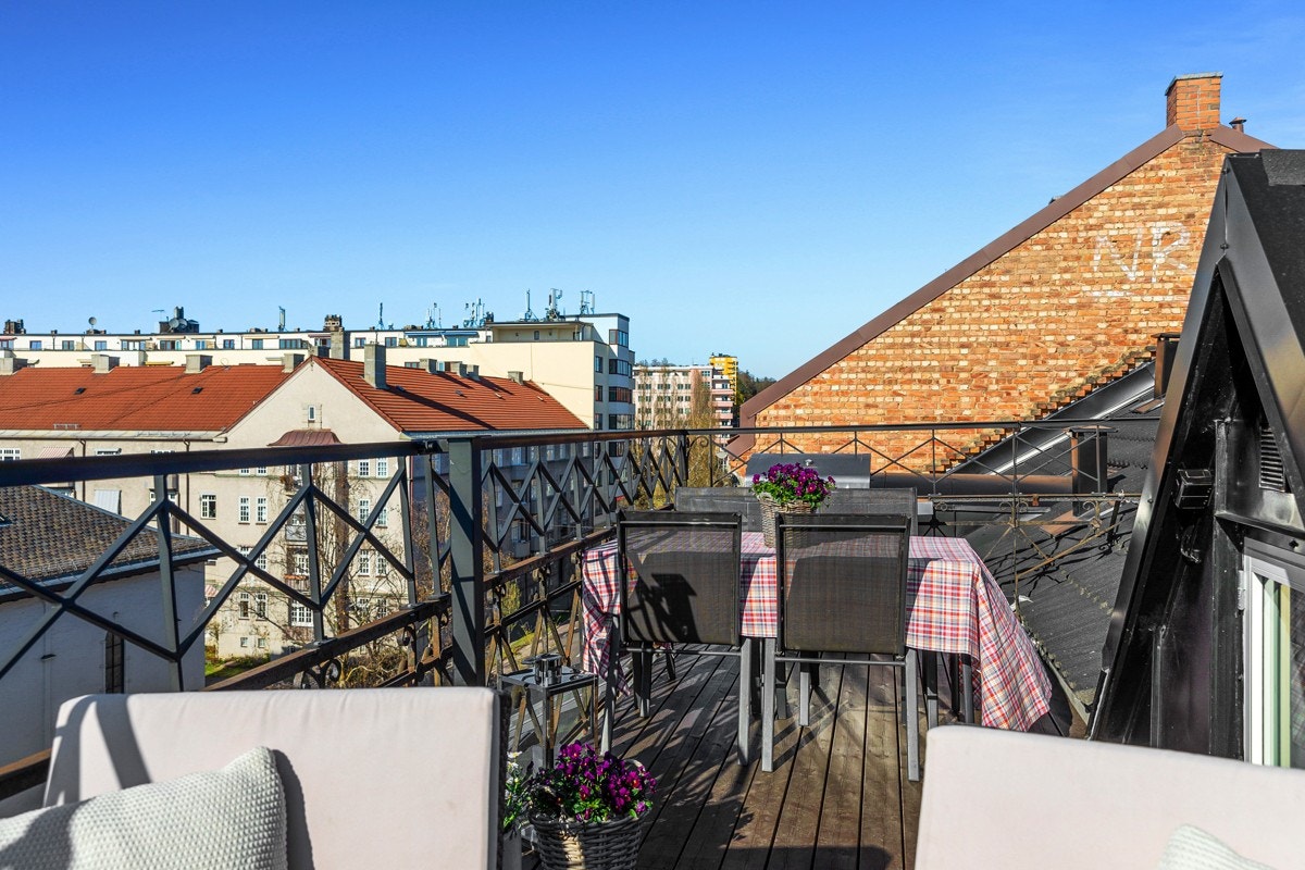 Virkelig en av få. Fantastisk takterrasse (15m2), og unik kvalitet på 2-roms leilighet i hjertet av Oslo. Galleribilde