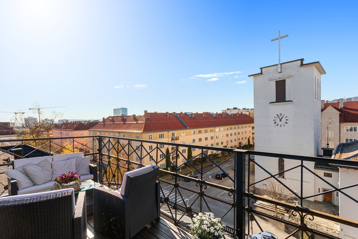 Virkelig en av få. Fantastisk takterrasse (15m2), og unik kvalitet på 2-roms leilighet i hjertet av Oslo. Galleribilde