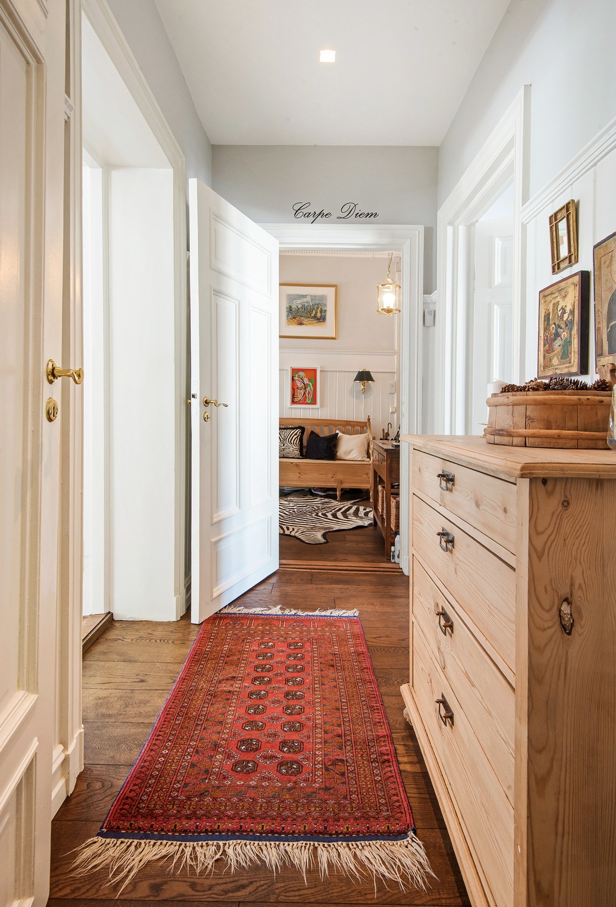 Mellomgang mellom entré, soverom og spisestue Galleribilde