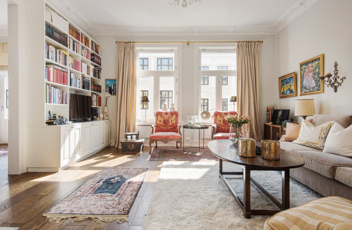 En romslig og innholdsrik selveierleilighet på hele 142 kvm, beliggende på beste Frogner Galleribilde