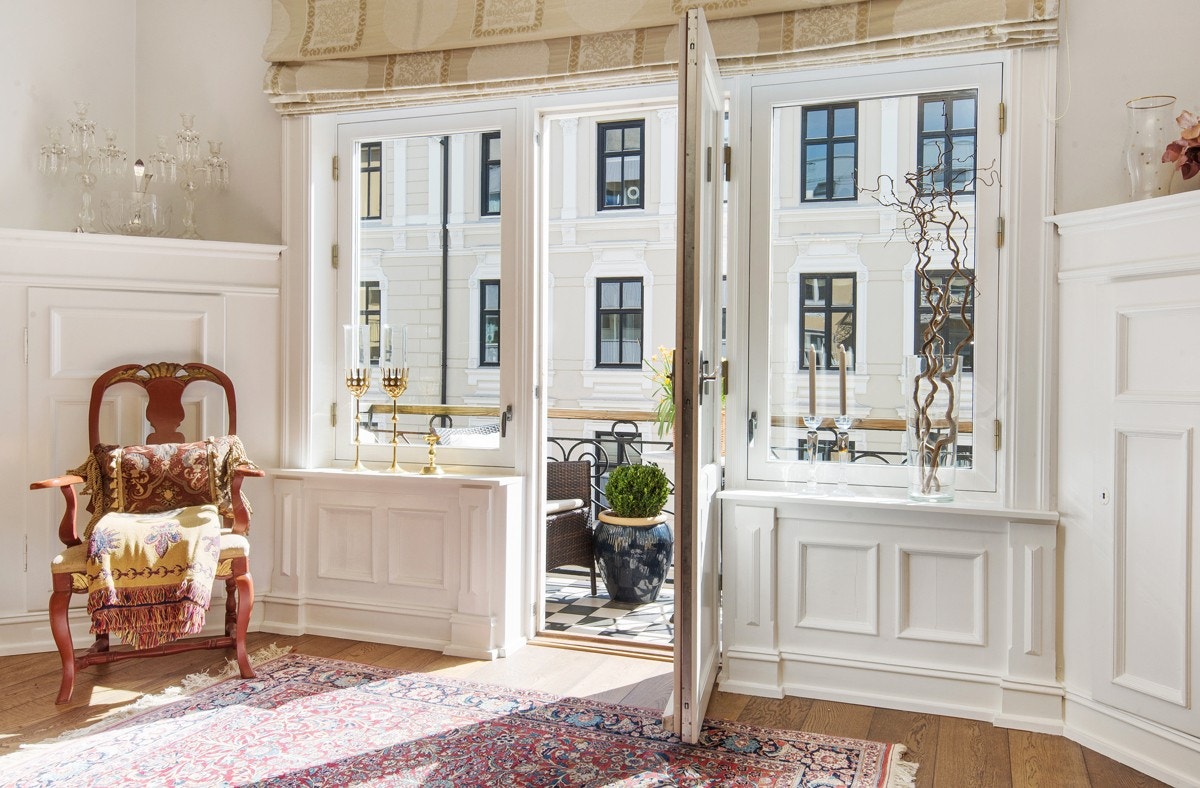 Fra spisestuen er det utgang til solrik balkong på ca. 3,8 kvm Galleribilde