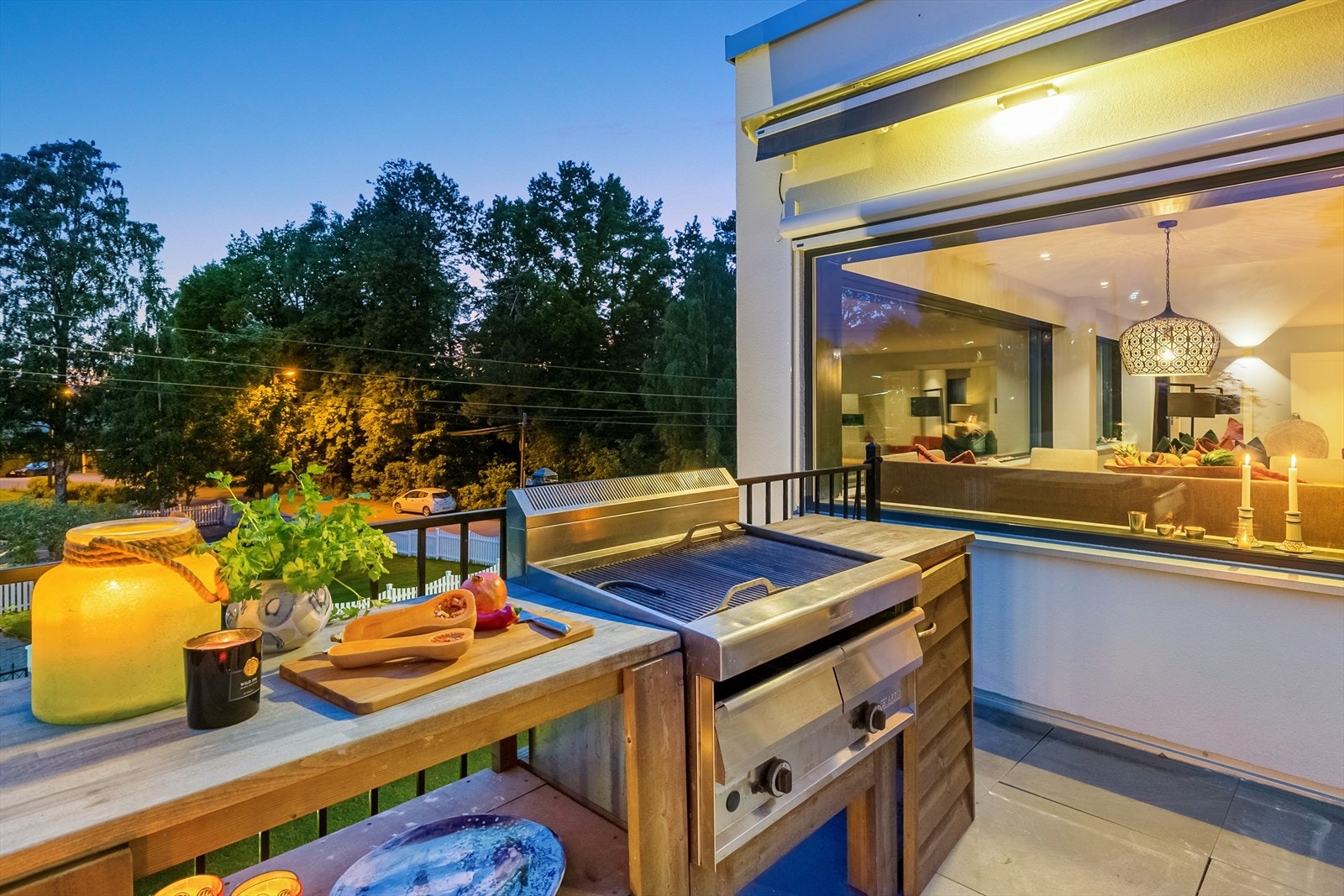 Mulighet for hyggelig utekjøkken i hagen. Galleribilde