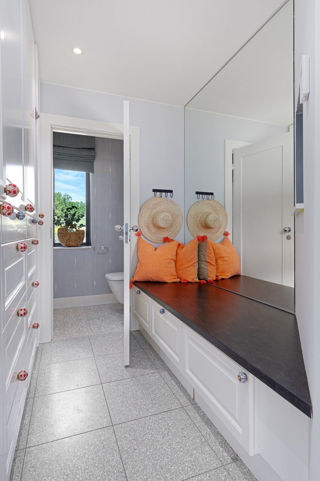 Godt med skapplass i entré. Galleribilde