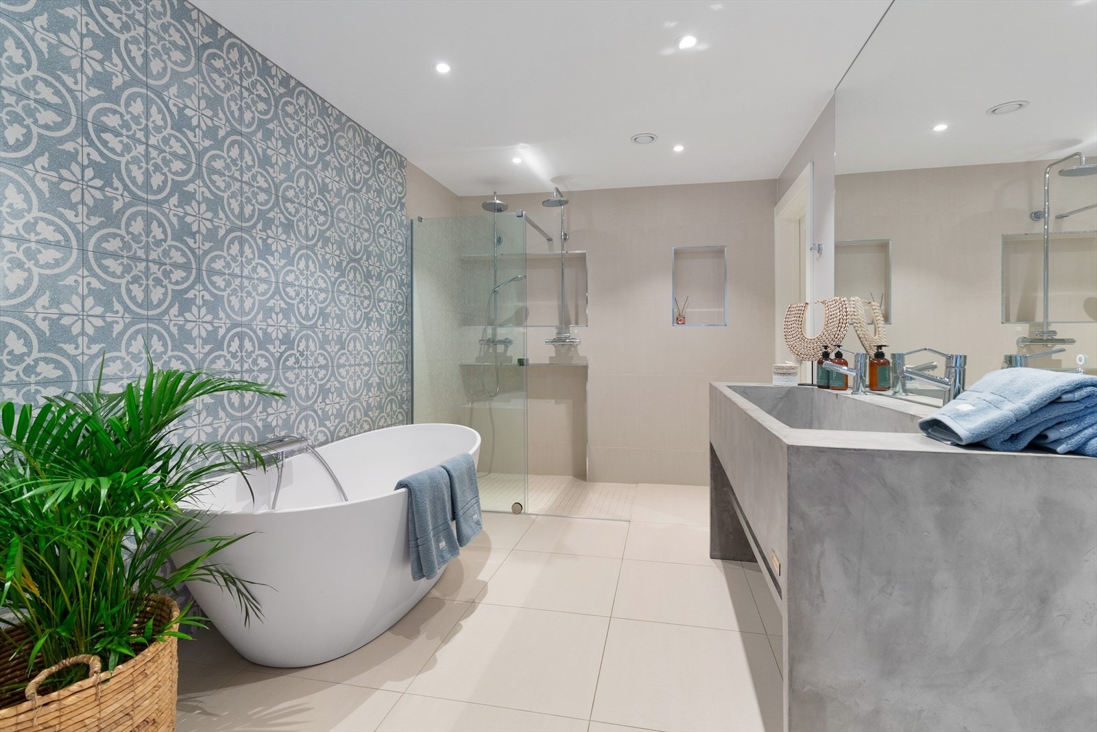 Stort og tiltalende bad i underetasjen. Galleribilde