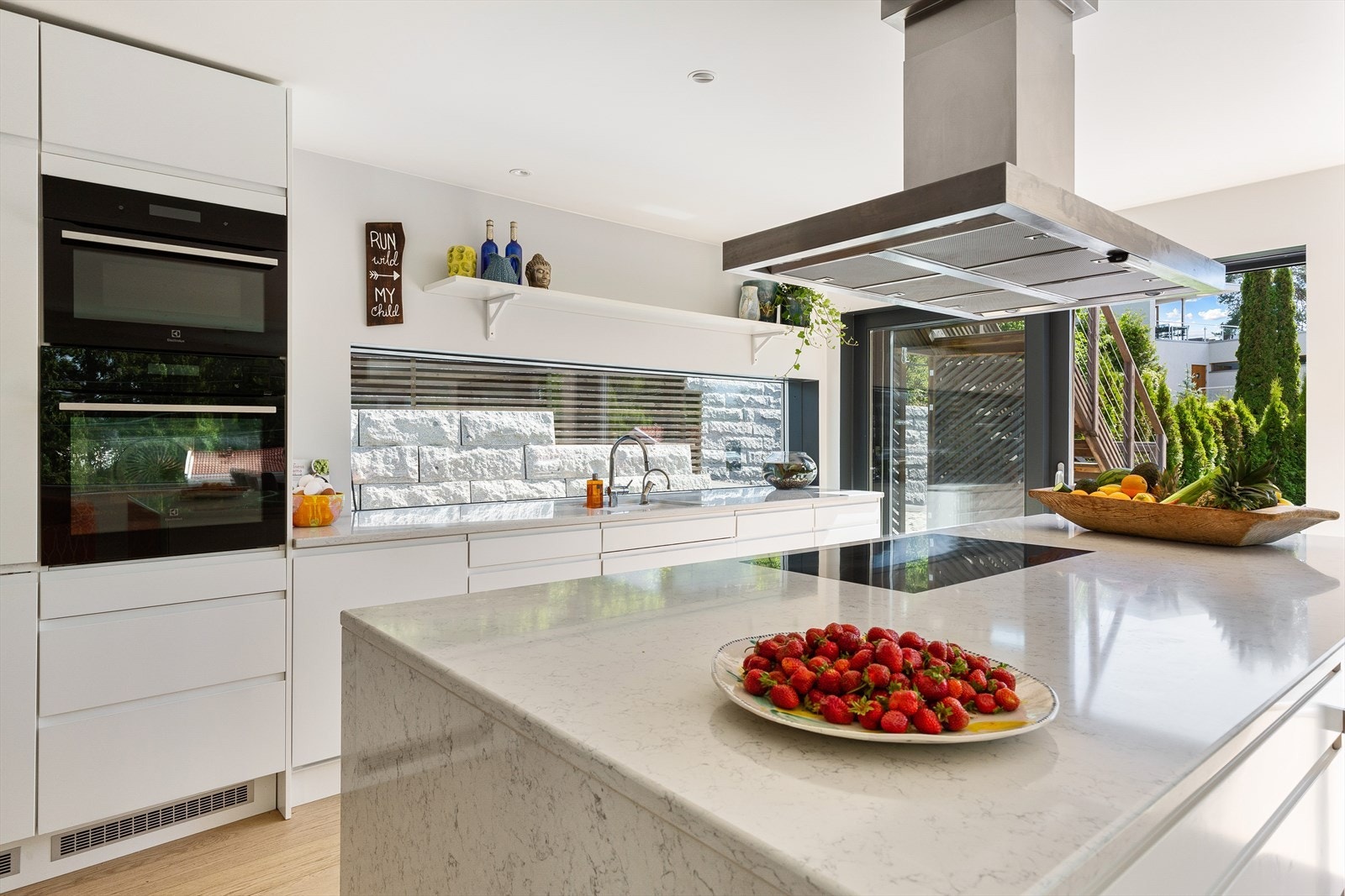 kjøkken med god benkeplass. Galleribilde