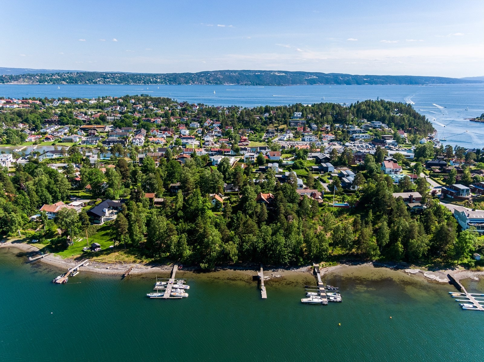 Det følger 1 båtplass på felles bryggeanlegg på PB1. (Det er et annet bryggeanlegg en det som er avbildet her) Galleribilde