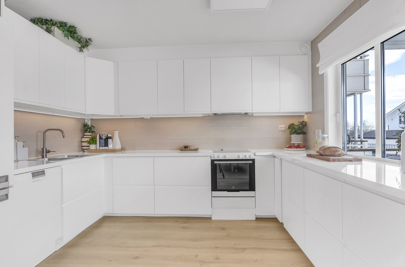 God skap og benkeplass Galleribilde