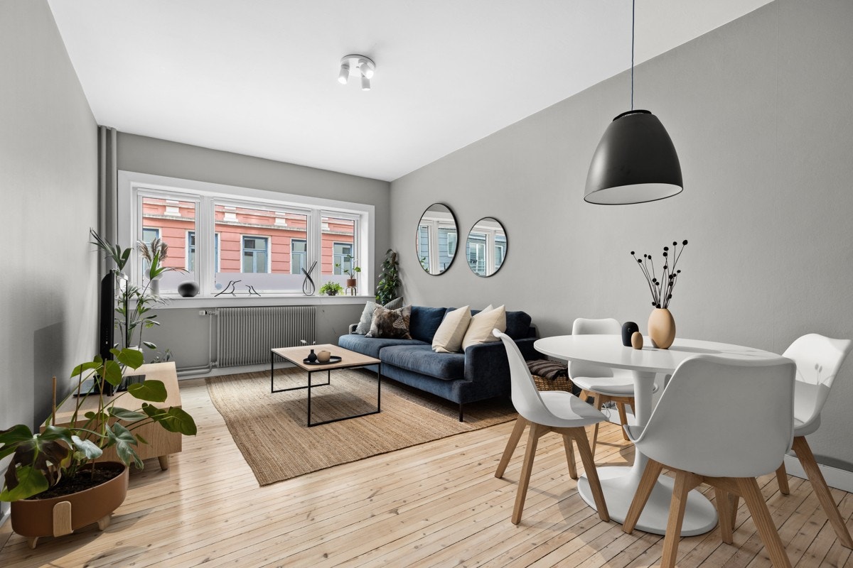 Aktiv eiendomsmegling Grünerløkka har gleden av å ønske velkommen til Øvrefoss 10 J! Leiligheten ligger i et meget etterspurt og sentralt boligområde på Grünerløkka. Galleribilde