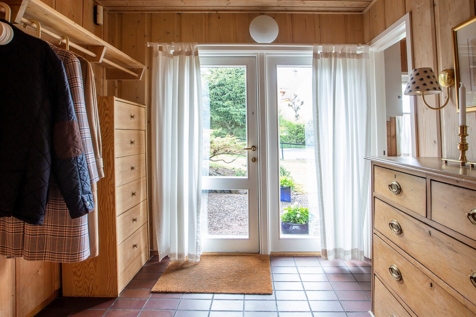 Det er gulvvarme og plass til skap i entréen. Galleribilde