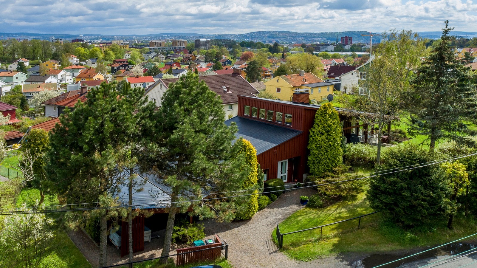 Flott plassering i barnevennlige omgivelser på Berg. Her har du kort vei til skoler og barnehager, og diverse servicetilbud. Galleribilde