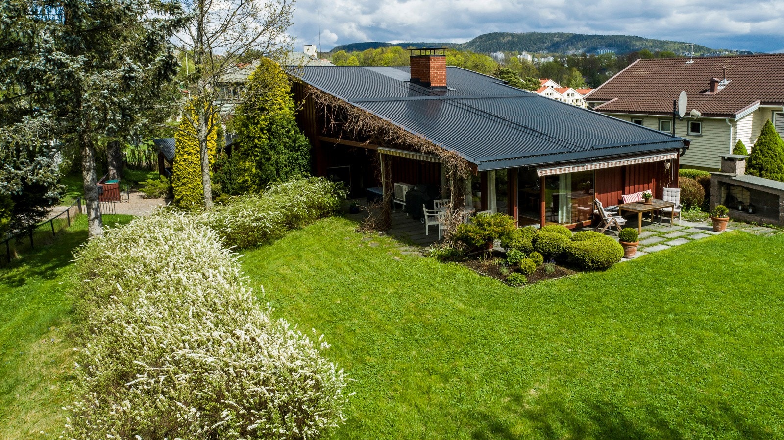 Taktekkingen på huset ble skiftet i 2014 mot syd og i 2015 mot nord. Galleribilde
