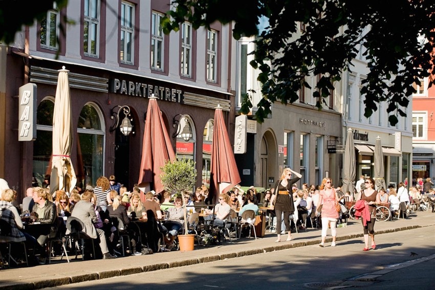 Grünerløkka har et stort utvalg av kaféer, barer og restauranter. Galleribilde