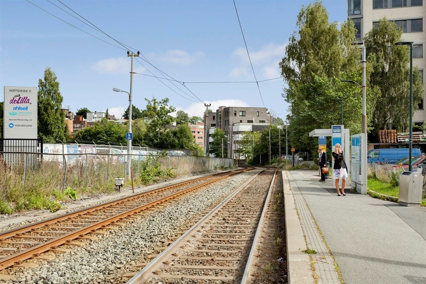 Kun 2 min gange til Hoff trikkestopp med 13-trikken. Galleribilde